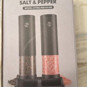 Black and Pink Salt & Pepper Grinder Set